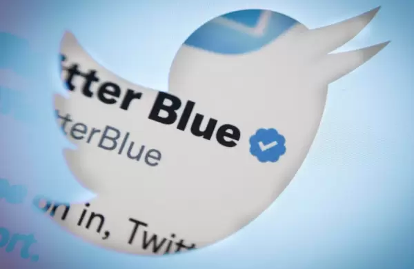 Los suscriptores de Twitter Blue podrán ocultar sus tildes azules de verificación