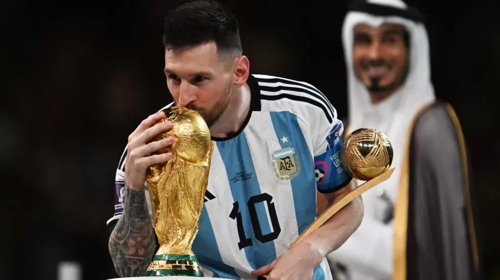 Messi, Beso a la Copa