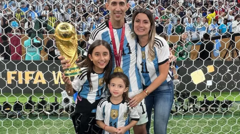 Jorgelina Cardoso y ngel Di Mara con sus hijas