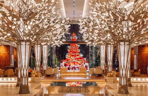 Así son los trece y deslumbrantes árboles de Navidad de los hoteles más lujosos