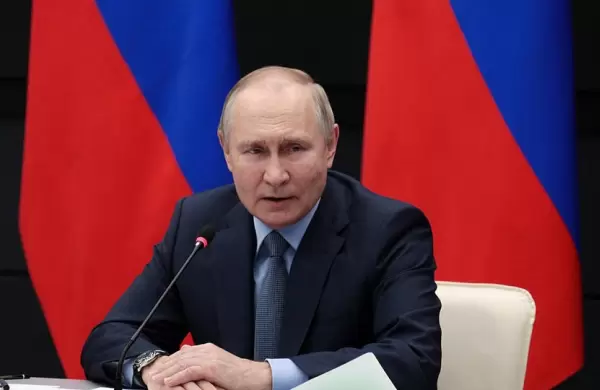 Un día después de atacar y matar en Kherson a 10 inocentes, Putin afirmó que está dispuesto a negociar con Ucrania