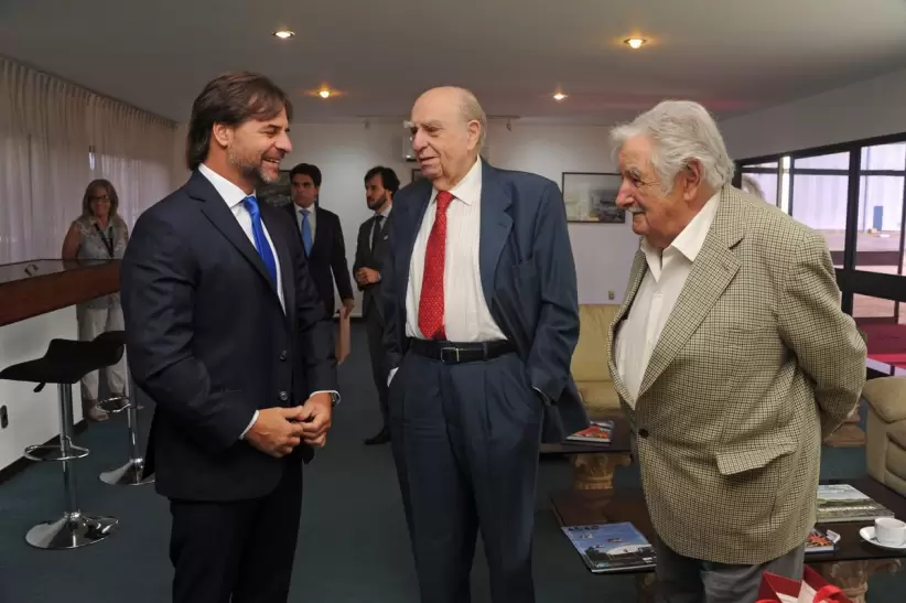 Lacalle, Sanguinetti y Mujica, un ejemplo de convivencia en Brasil. Foto Walter Paciello Presidencia