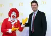 Cómo es el escándalo sexual del ex CEO de McDonald's Stephen Easterbrook y por el que terminó devolviendo US$ 50 millones