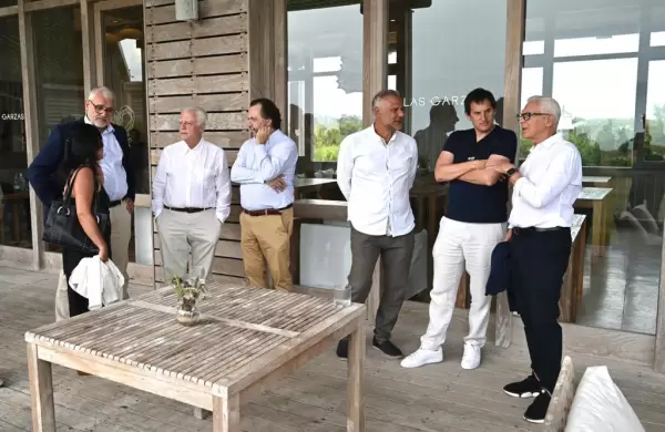 "Cisne negro": Forbes Money Talk cuestionó tres mitos uruguayos