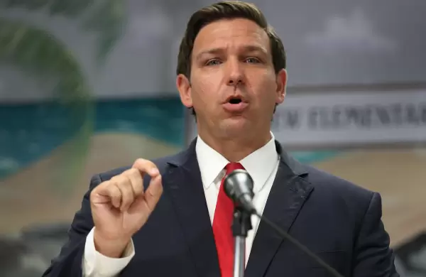 El gobernador de Florida Ron de Santis redobla su carga contra Disney: "Podemos costruir una prisión allí"