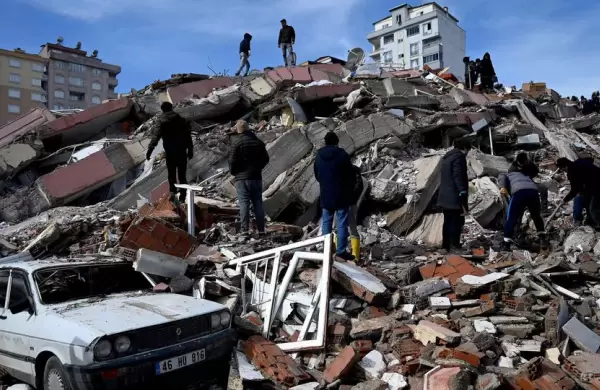 Terremoto en Turquía y Siria: los rescatistas trabajan a contrarreloj, ya hay más de 6.000 víctimas fatales