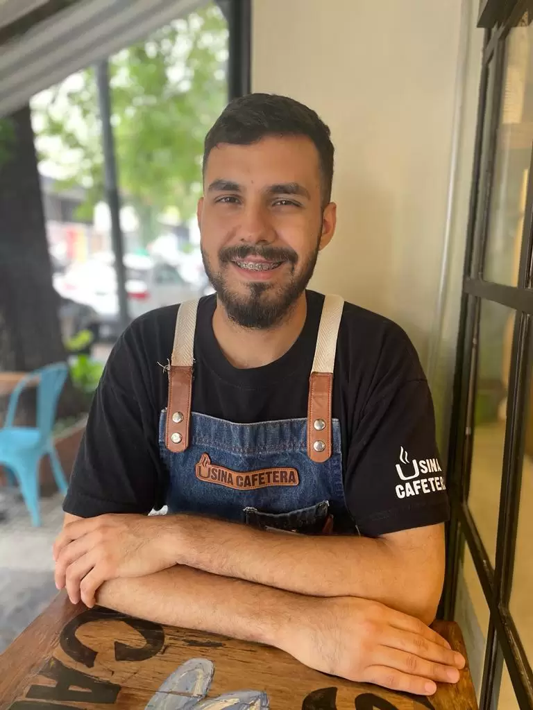gianfranco beretti, barista hace 5 anos de usina cafetera.