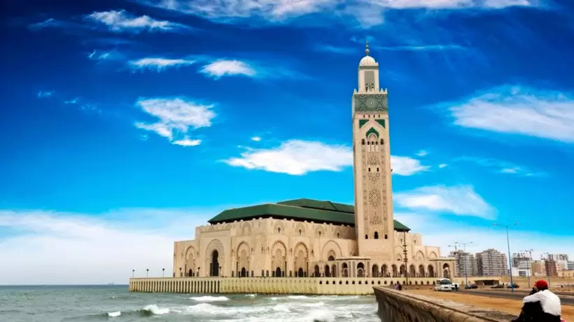 Mares cálidos, zocos bulliciosos y enormes minaretes caracterizan el encanto y el atractivo de Casablanca