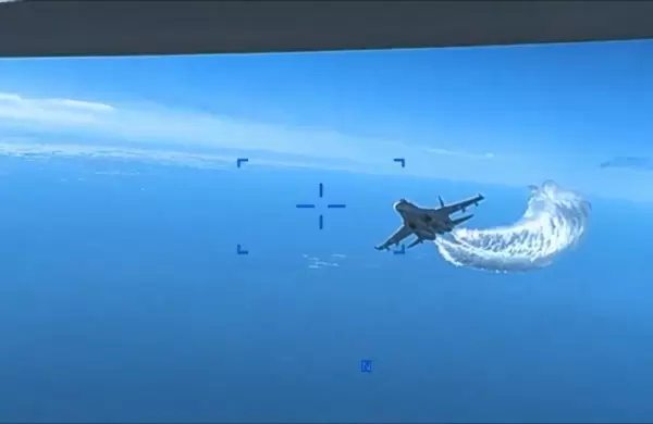 Video: Un avión ruso chocó un dron estadounidense sobre el Mar Negro y se reaviva el conflicto entre ambos países
