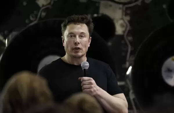 Elon Musk envi una contundente advertencia a Joe Biden