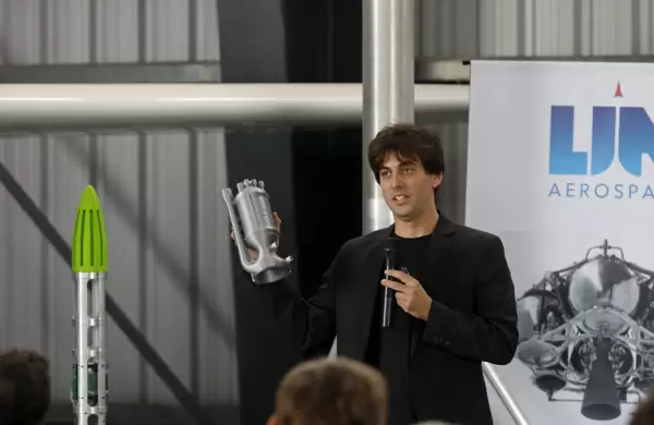 Una startup argentina probó su motor para satélites y naves espaciales basado en biocombustibles