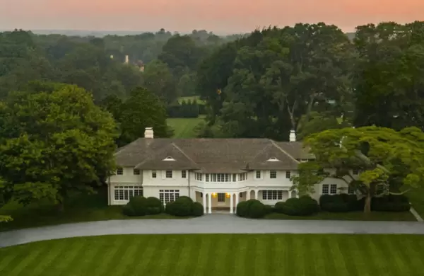 As es la casa de la infancia de Jackie Kennedy en Nueva York que se vende por 55 millones de dlares