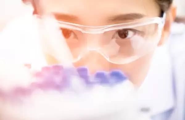 Cuál es el gen que permitió a un hombre destinado a padecer Alzheimer a retroceder la enfermedad 20 años