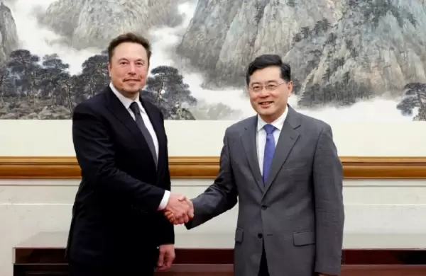 Elon Musk se reuni con el canciller de China en Beijing para hablar de negocios