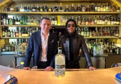 Lenny Kravitz entra al alcohol por el lado esotrico del negocio: "No es tequila, no es mezcal. Pero es muy, muy bueno"