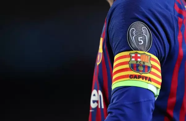 Mientras espera por Messi, la UEFA pone en jaque al Barcelona