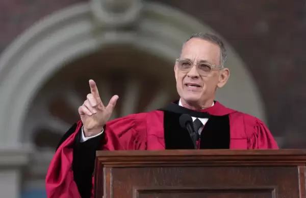 Videos: Los discursos de graduación más emotivos de las celebridades este 2023