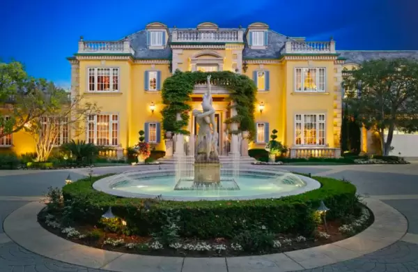 Cmo es la mansin de Rod Stewart en Los ngeles que vende por 70 millones de dlares