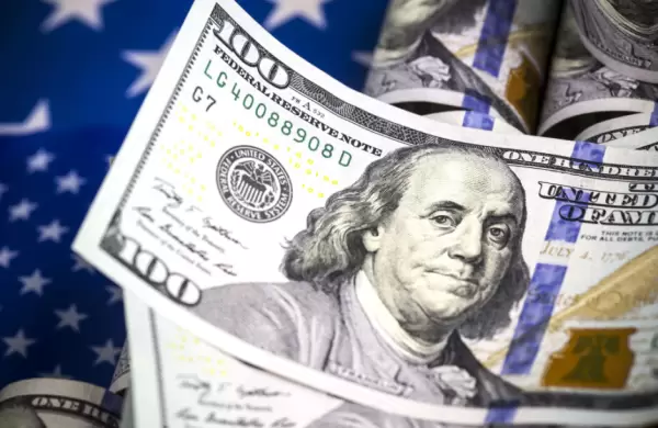 El dólar se encamina a cerrar su mejor mes desde 2022 frente a otras divisas globales