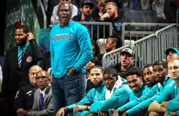 Cmo multiplicar por diez el valor de lo que se pag al comprarlo: El negocio de Michael Jordan con los Charlotte Hornets
