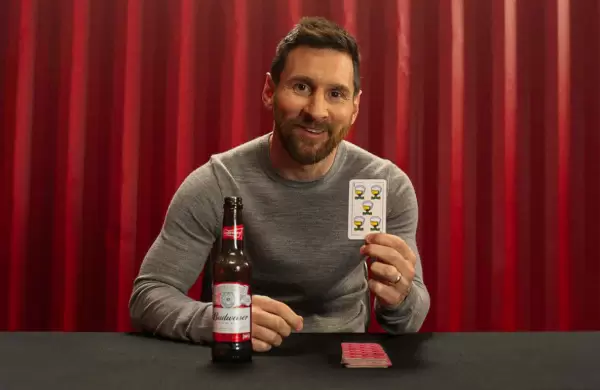 Budweiser renovó el sponsoreo global con Messi y lanzó una campaña con guiño al "5 de copas"