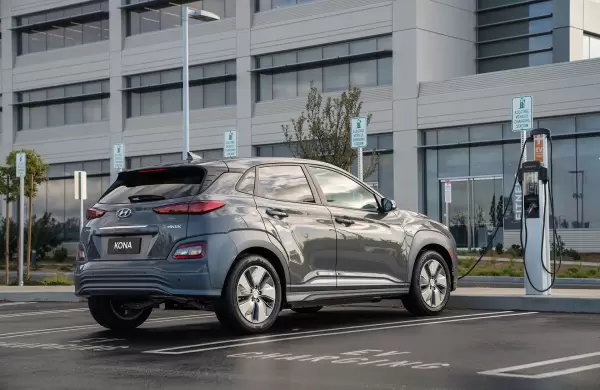 Más inversión y cierre de plantas de China: la estrategia de Hyundai para adueñarse del segmento EV