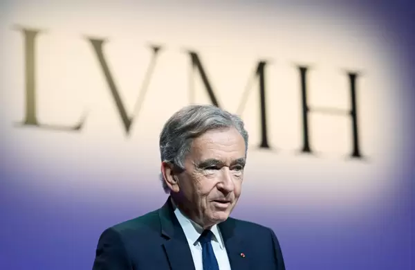 Récord histórico para LVMH: las acciones suben más del 14 % y Bernard Arnault suma miles de millones a su fortuna
