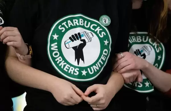 Acusan a Starbucks de "trato hipcrita" a los trabajadores LGBTQIA+, y cientos de empleados irn a huelga