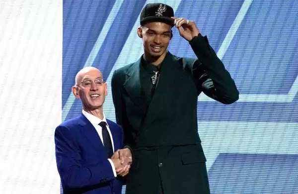 Victor Wembanyama, nueva estrella de la NBA, Ginbili y los millones que ganar