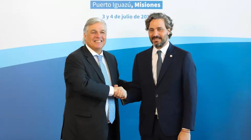 Francisco Bustillo y Santiago Cafiero. Foto: Twitter @MRREE_Uruguay