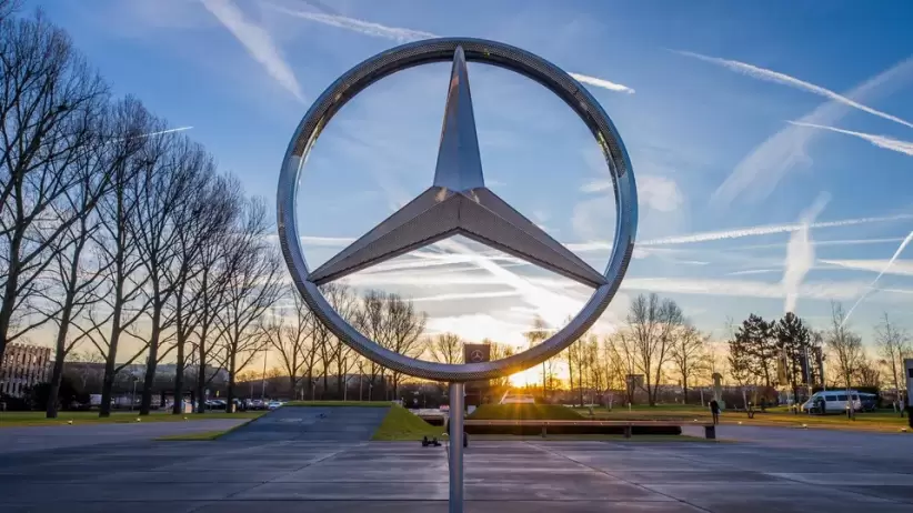 Mercedes Benz, NFT, Friends With Benefits