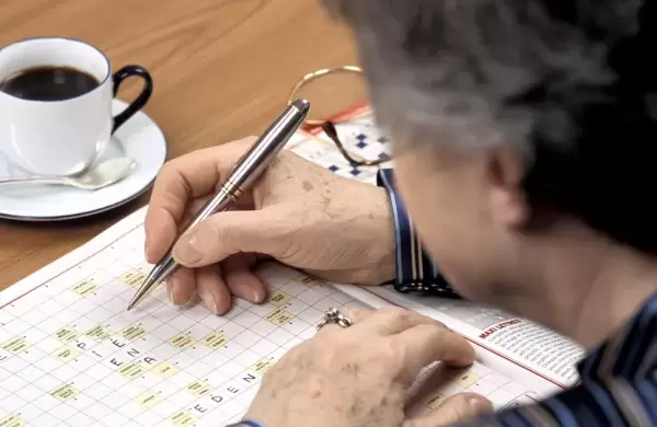 Los rompecabezas y los juegos reducirían el riesgo de demencia, incluso más que socializar con amigos y familiares