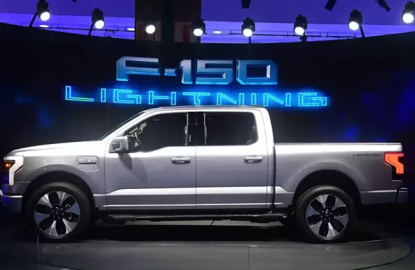 La ltima "gran maniobra" de Ford para intentar quitarle a Tesla el reinado de los vehculos elctricos