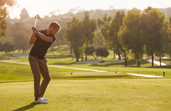 Siete resorts de clase mundial con campos de golf ideales para principiantes de este deporte