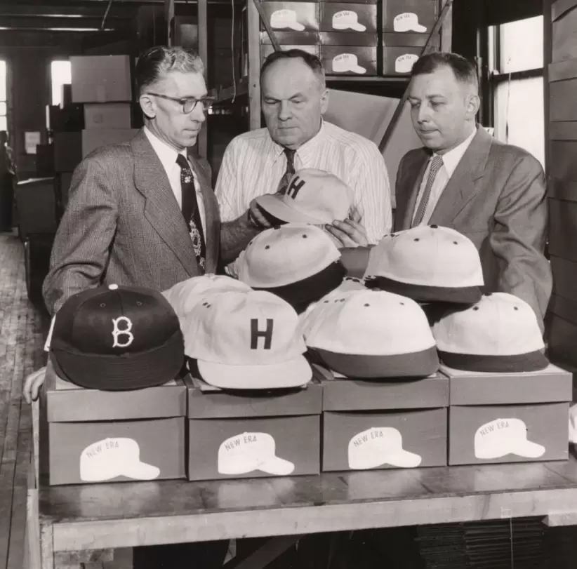 La marca New Era nació en 1920 a partir de un préstamos de US$ 1.000