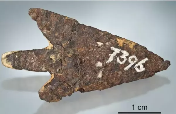 Encuentran una punta de flecha de la Edad de Bronce hecha de "metal extraterrestre": Qu se sabe al respecto