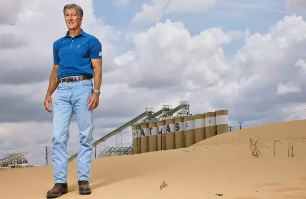 Este magnate gana millones vendiendo "toneladas absurdas" de arena para el fracking, pero una lagartija podría costarle el negocio