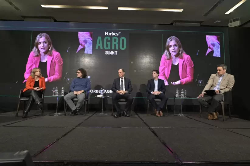 Bien temprano, el primer panel de Forbes Agro Summit Uruguay, completo.