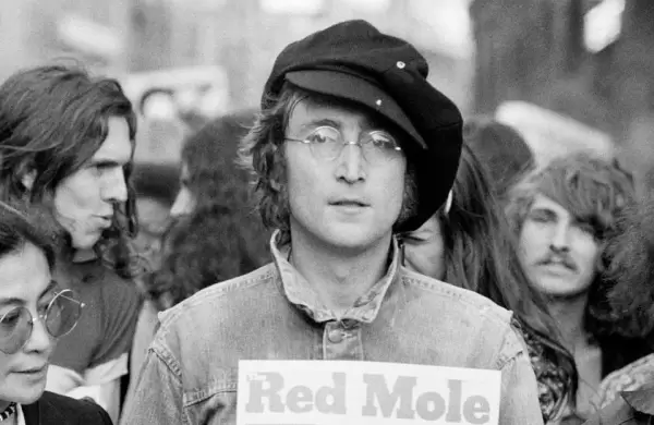 Subastan un "tesoro indito" de John Lennon: de qu se trata y cul es su valor