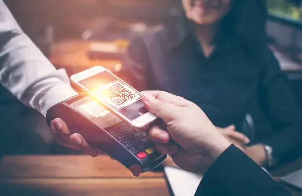 Los pagos con QR y la financiación en cuotas fueron el sostén del consumo en los primeros meses del año