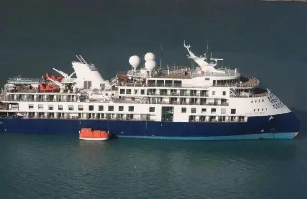 A lo Titanic: Un crucero de lujo se encall y ms de 200 personas quedaron varadas