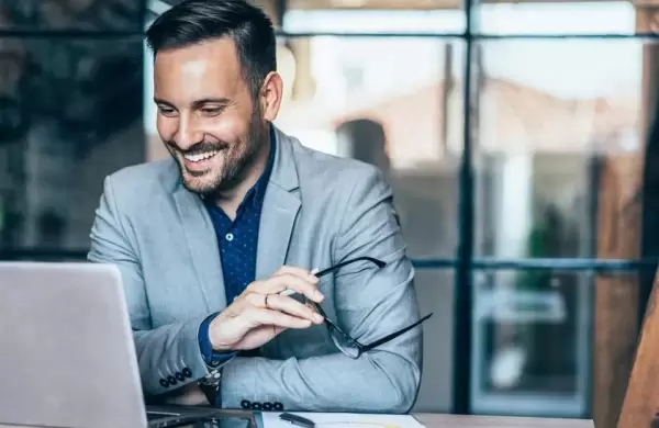 Un alto ejecutivo de Linkedin revela nuevas funciones para ser visto por reclutadores
