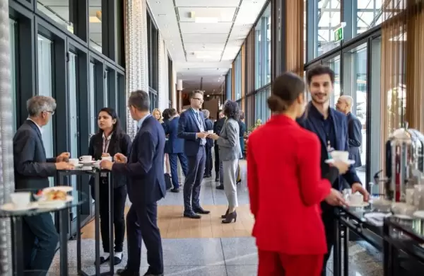 Por qu toda mujer debera usar este color para ir a trabajar