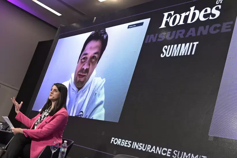 Ronny Gonzalez, Chief Product Officer en Betterfly y Marcela Dobal, directora de Forbes Uruguay. Foto: Diego Olivera.