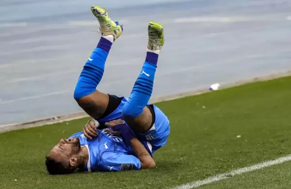 Es una mega estrella, recin se mud a Arabia Saudita y ya es un problema para el entrenador