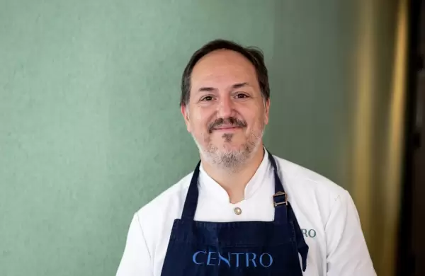 Pasó por cocinas europeas con estrellas Michelin y hoy lidera un restó de estilo art déco en Caballito