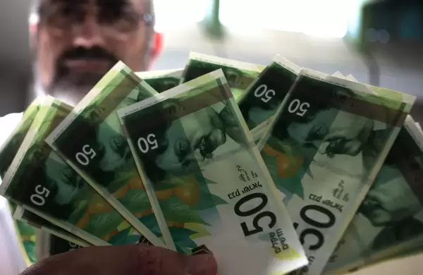 El shekel israelí cae a su nivel más bajo en 7,5 años en medio de la guerra con Hamás