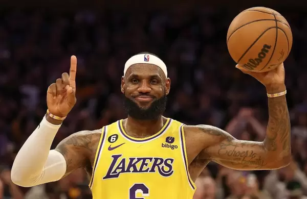 Los jugadores mejor pagos de la NBA en 2023