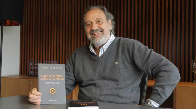 Hugo Benedetti, con su libro Directores y directorios. Foto: Gentileza IBF.