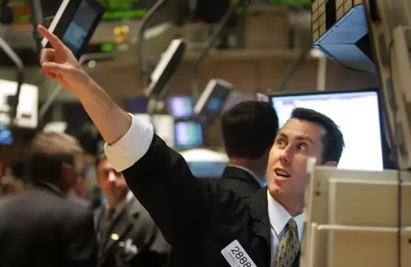 Entre los datos de empleo y las tensiones políticas: el curioso equilibrio de Wall Street que mantiene al S&P 500 al borde de los 6.000